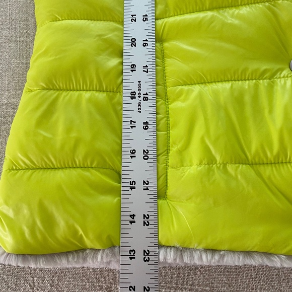 Be Boundless Reversible Hooded Vest in Neon Green and Gray Fur - Size M - Picture 5 of 8